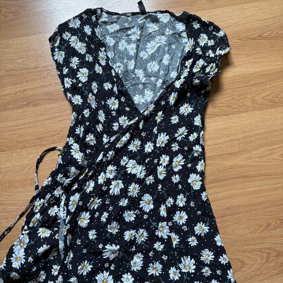 H&M Women's Floral Wrap Dress - Picture 2 of 4